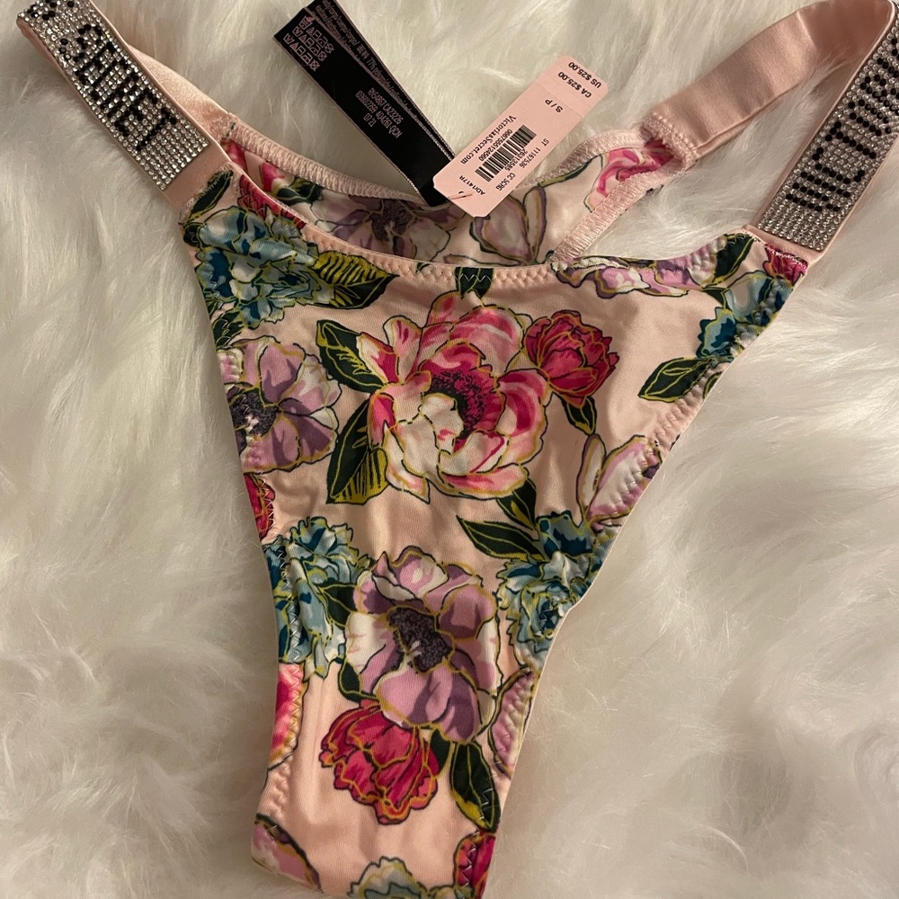 Victoria Secret -VERY SEXY
Shine Strap Thong Panty - NEW   ST 11167536